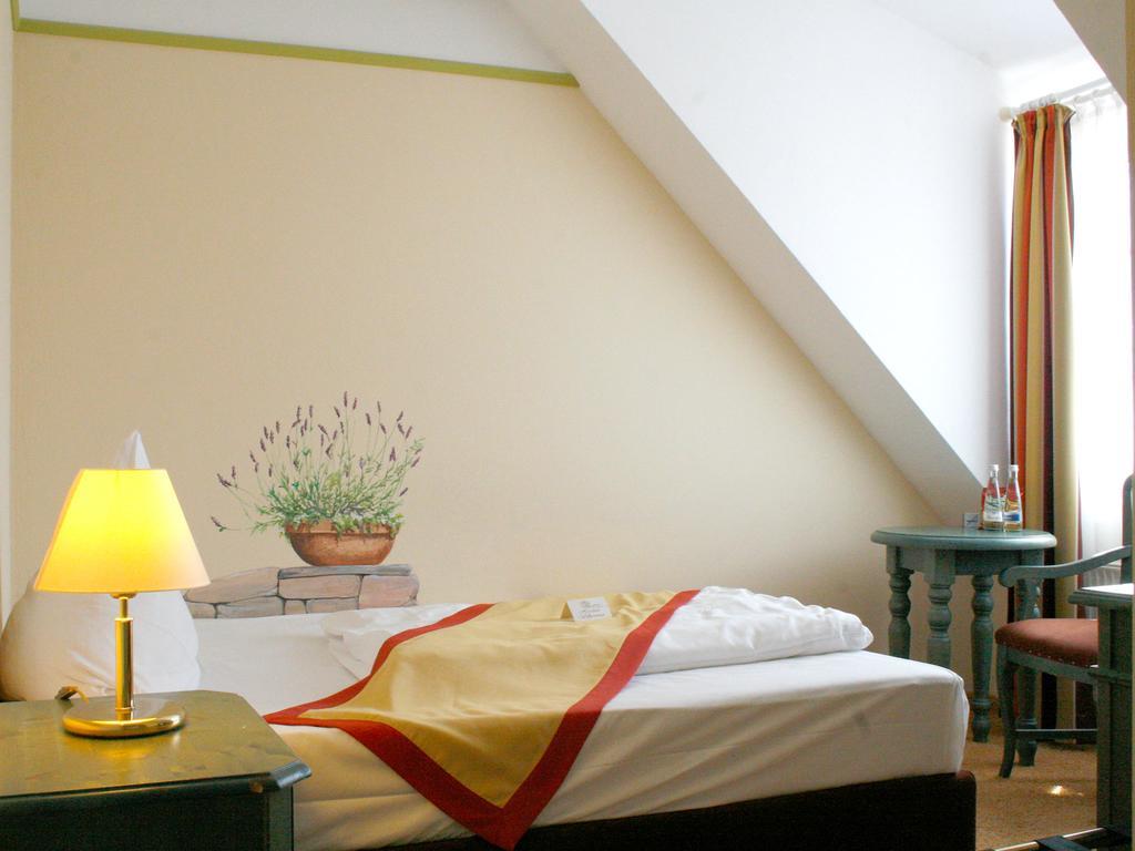 Hotel Speeter ไวเซนไฮม์ อัม แบร์ก ภายนอก รูปภาพ