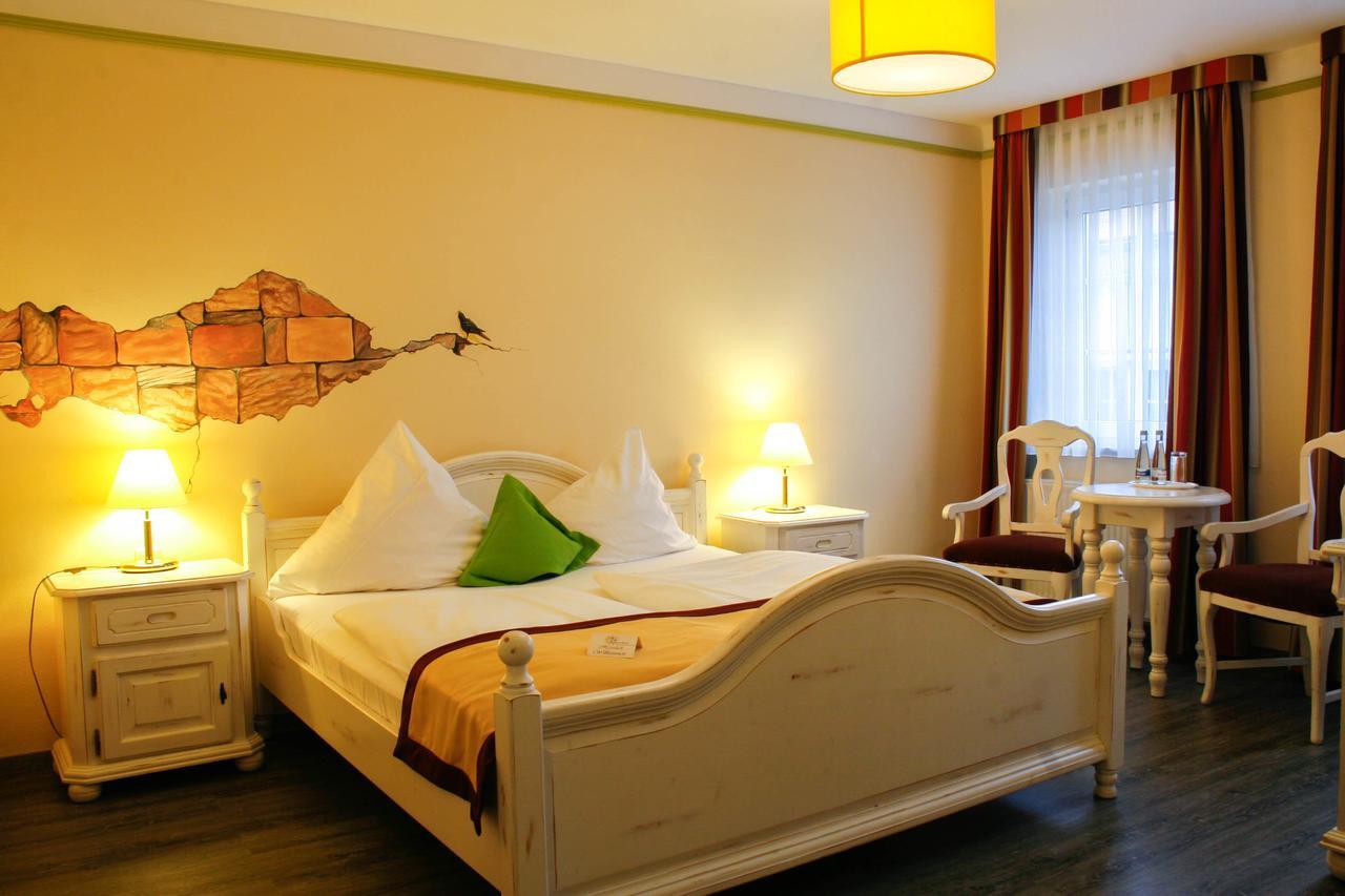 Hotel Speeter ไวเซนไฮม์ อัม แบร์ก ภายนอก รูปภาพ