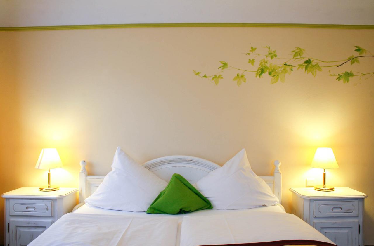 Hotel Speeter ไวเซนไฮม์ อัม แบร์ก ภายนอก รูปภาพ