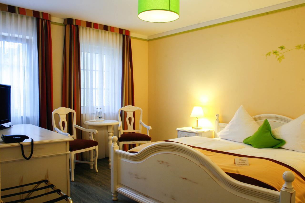 Hotel Speeter ไวเซนไฮม์ อัม แบร์ก ภายนอก รูปภาพ