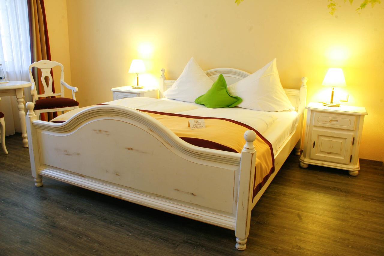 Hotel Speeter ไวเซนไฮม์ อัม แบร์ก ภายนอก รูปภาพ