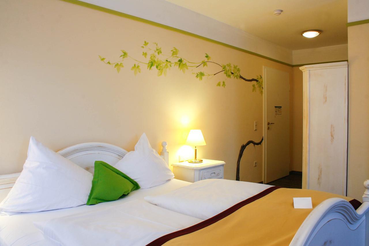 Hotel Speeter ไวเซนไฮม์ อัม แบร์ก ภายนอก รูปภาพ